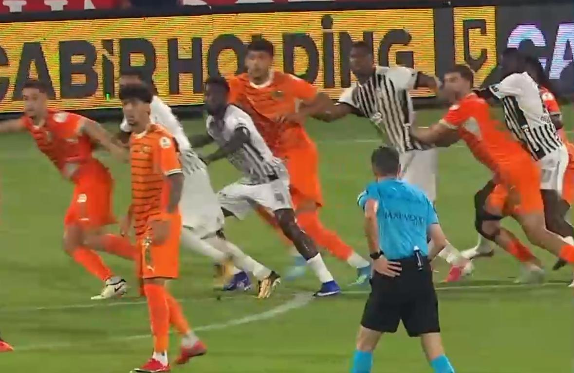 ALANYASPOR - BEŞİKTAŞ — VERİLMEYEN PENALTI, 66' (1. görüntü)