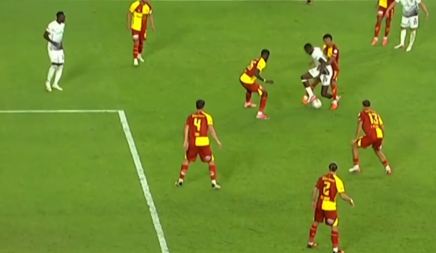 GENÇLERBİRLİĞİ - GÖZTEPE — VERİLMEYEN PENALTI, 63' (1. görüntü)